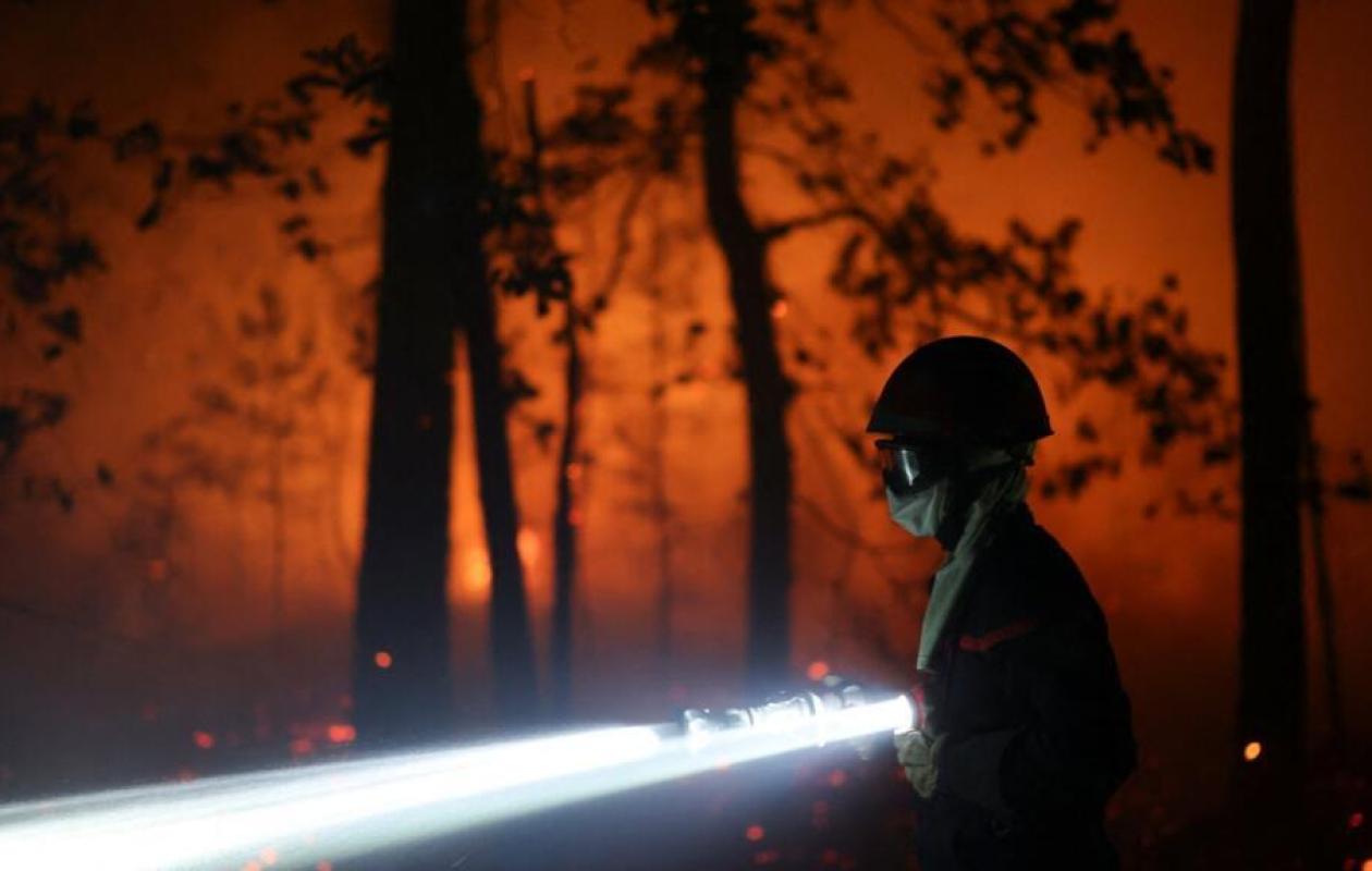 France: deux incendies ravagent toujours plus de 2000 hectares en forêt de Fontainebleau