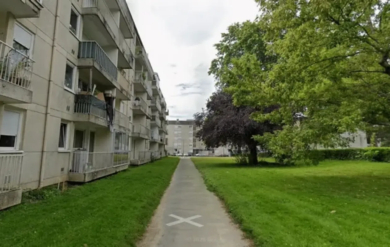 Rennes : une jeune femme nue et les mains ligotées chute du 3ème étage