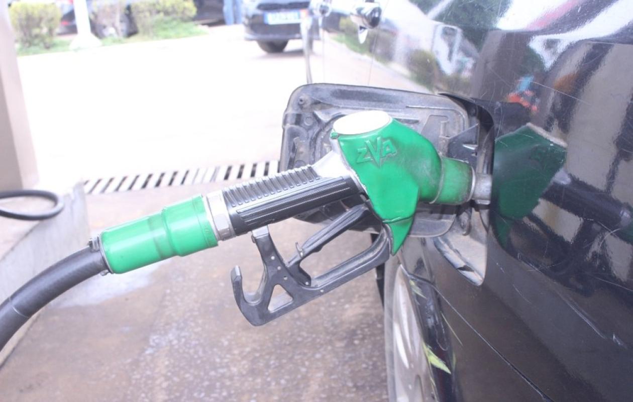 Carburant : les prix du super et du gasoil maintenus en octobre en Côte ...